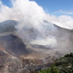 Au cœur du volcan Poas et ses nombreuses fumerolles.